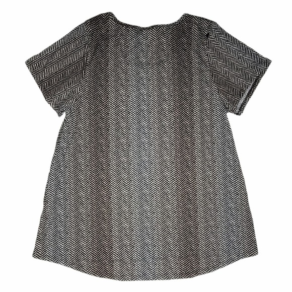 LuLaroe Classic T Shirt Print Design NWT Tee Top - Picture 3 of 4